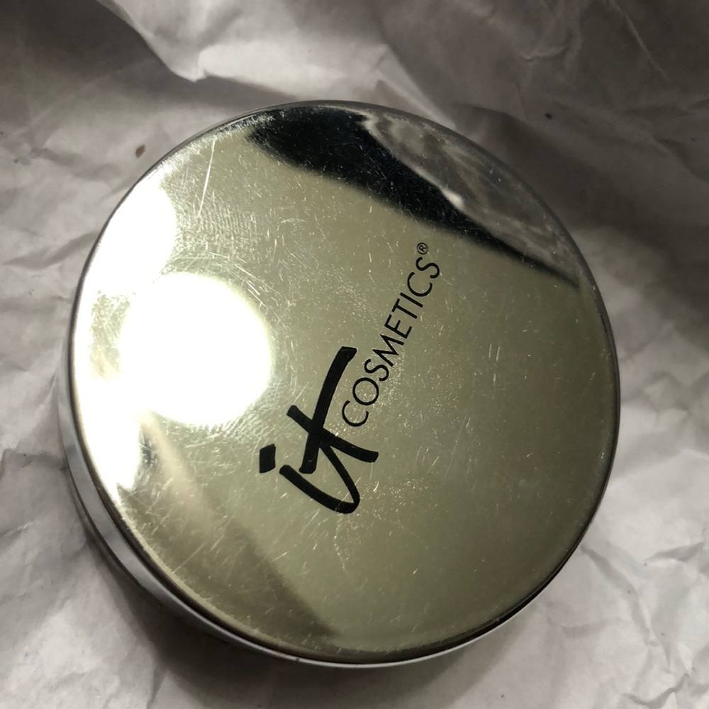 It Cosmetics Tinted Blurring Finishing Powder